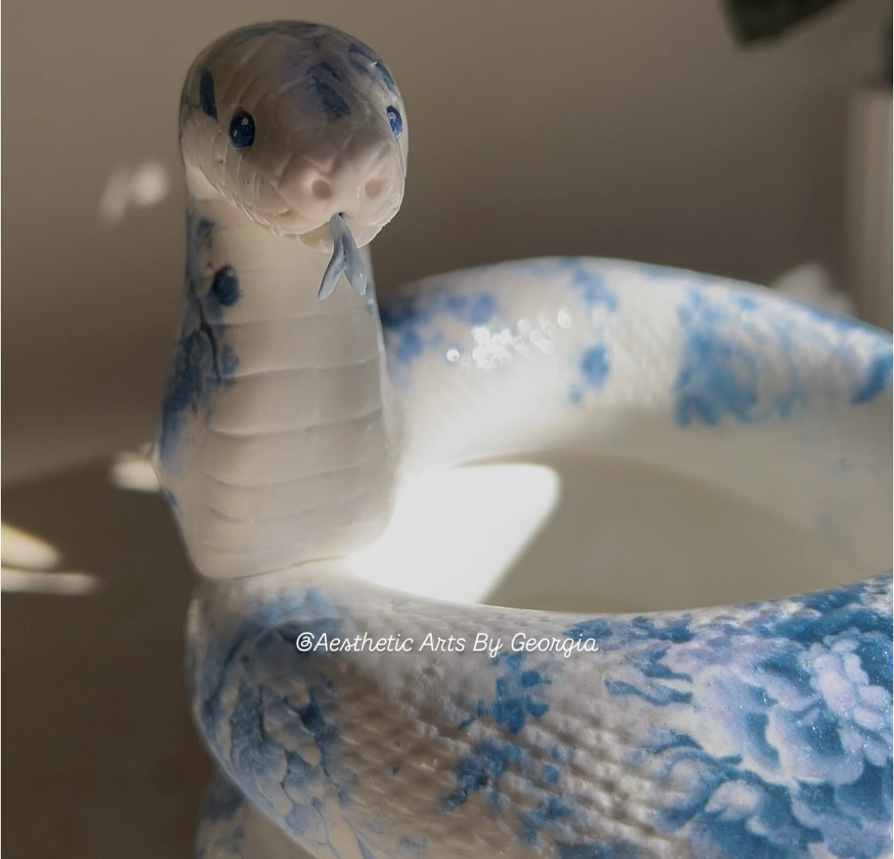 Planter, delft python blue