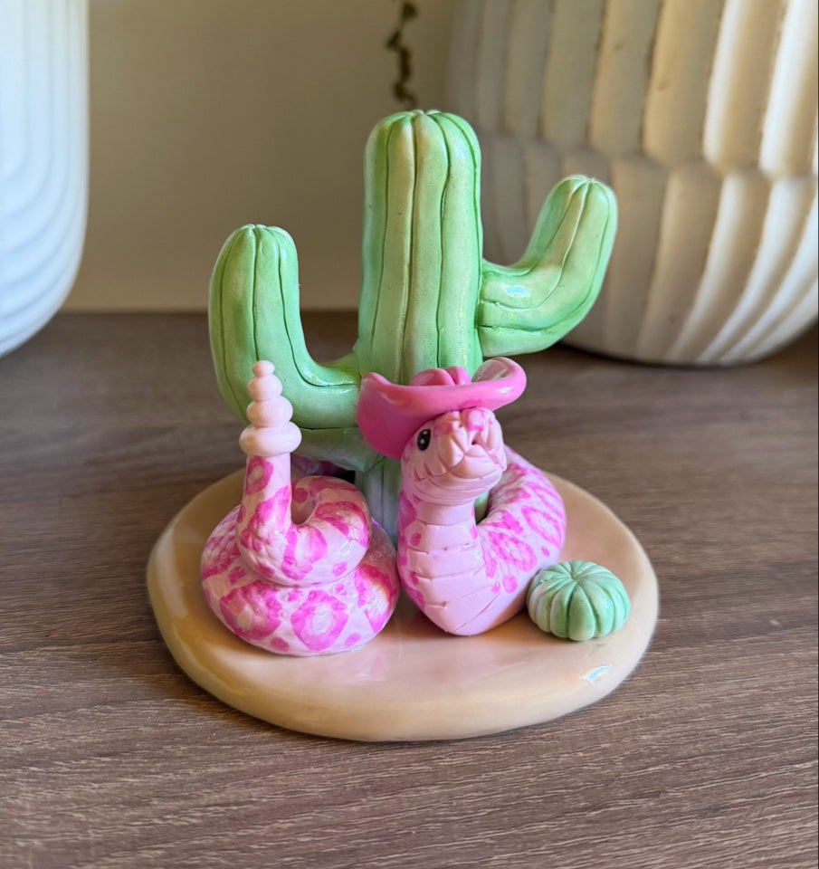 Cowboy rattle snake, ring holder pink
