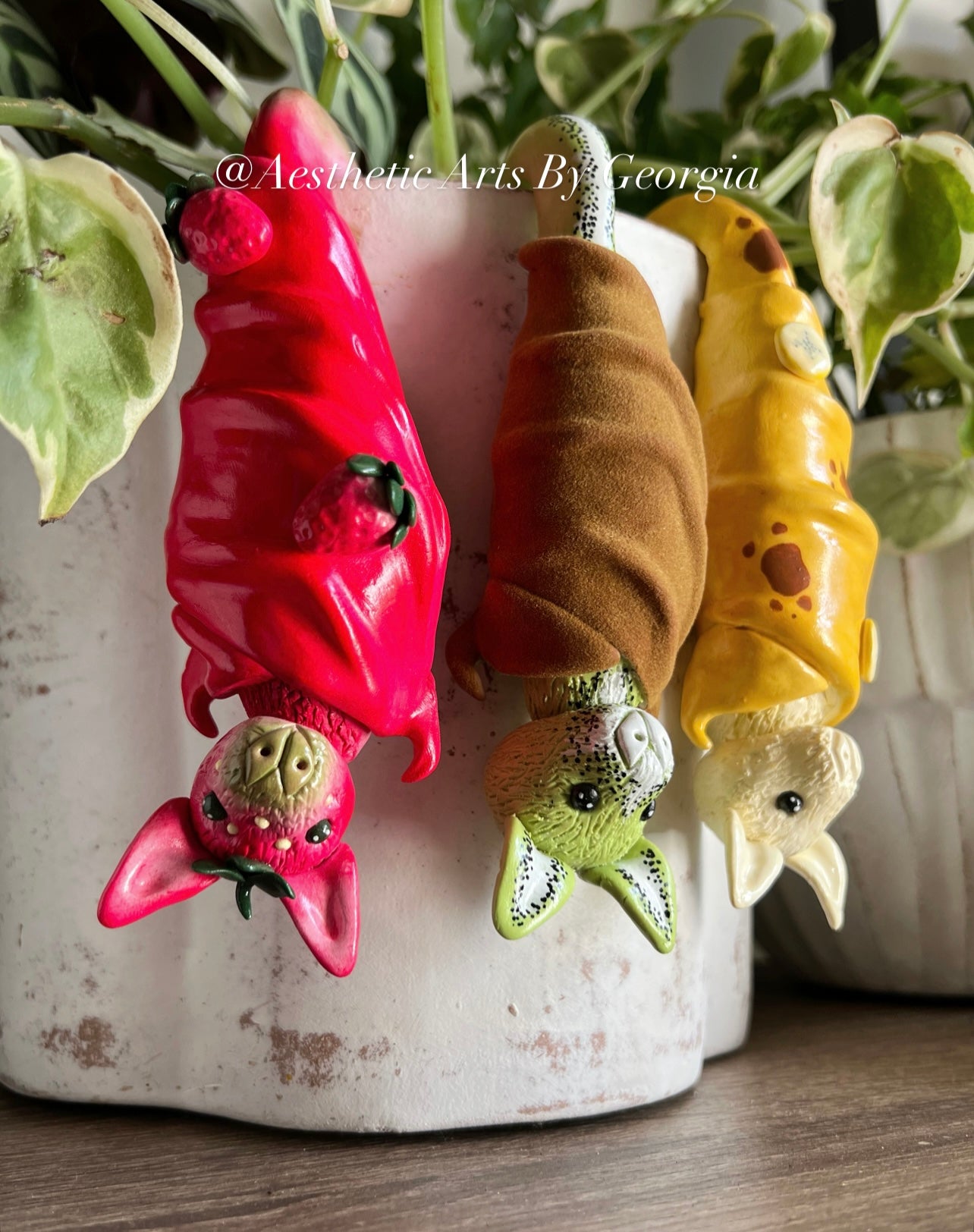 Bat Buddie, Strawberry Bat